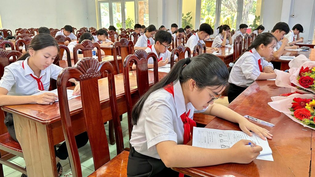 Thí sinh tham gia dự thi phần tự luận